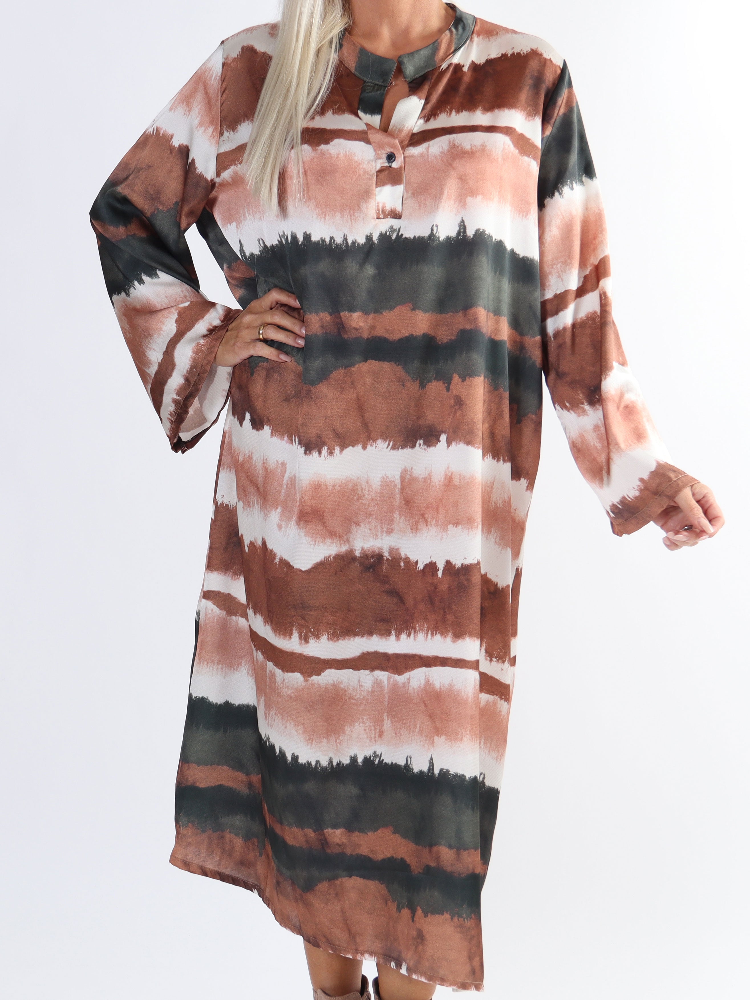 Merina - Lång plus size klänning i batikmönster